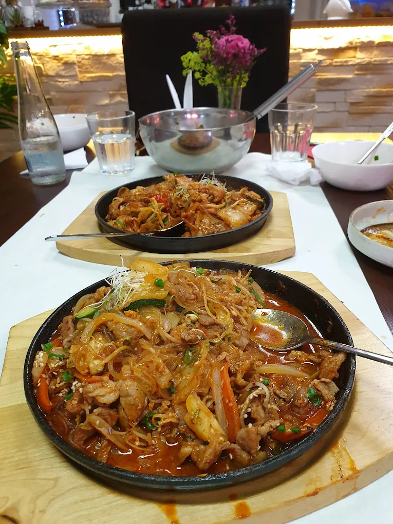 O nas – restauracja koreańska Kang Nam i sklep Ottugi Mart